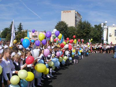 Парад учнівської форми у Барському районі