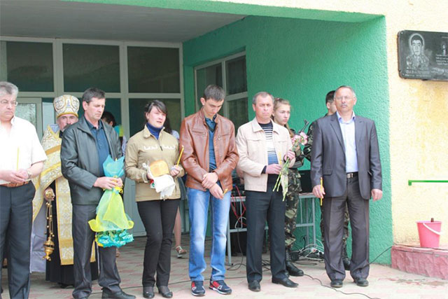 У Томашпільському районі встановили меморіальну дошку в пам\'ять бійця АТО Віктора Саванчука