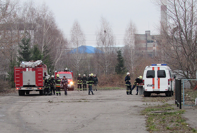 Вінницькі рятувальники "ліквідовували" умовну пожежу на газонаповнювальній станції