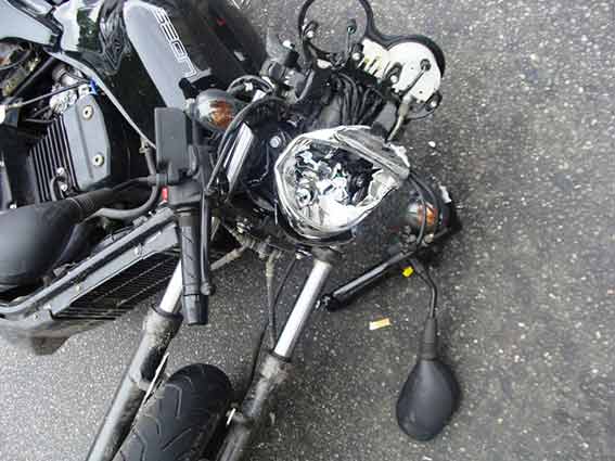 Вчора на Лебединського 19-річний мотоцикліст влетів у вантажівку "Мерседес"