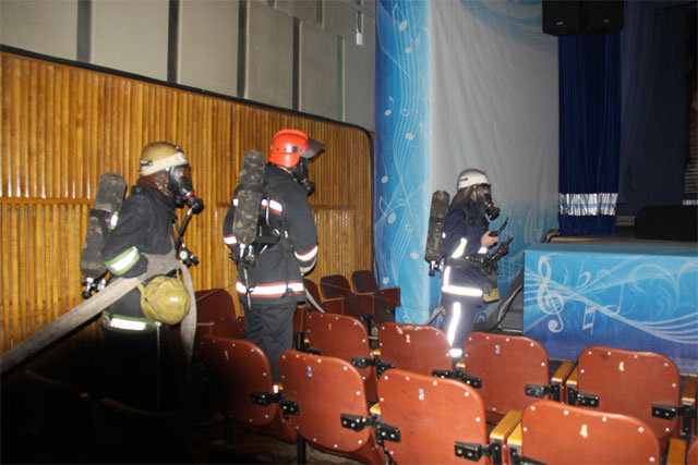 Рятувальники ліквідували умовну пожежу у будівлі міського палацу мистецтв "Зоря"