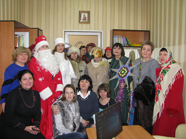 Працівники Терцентру вітали вінничан з новорічно-різдвяними святами, співаючи колядки та щедрівки