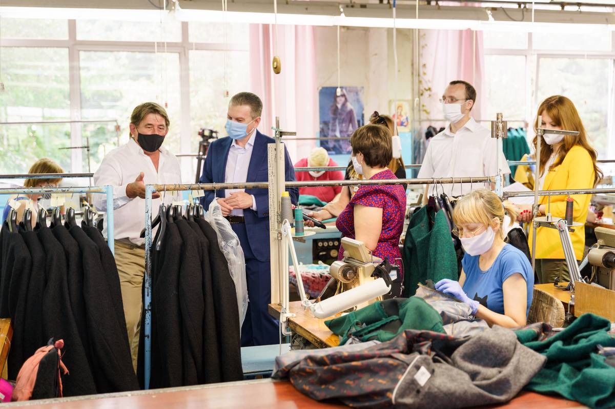 Колектив швейної фабрики «Поділля» привітали з Днем працівників легкої промисловості 