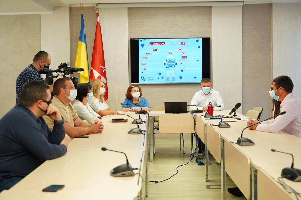 121 день представники ініціативи «СтопВірус» передавали допомогу до медзакладів міста та області