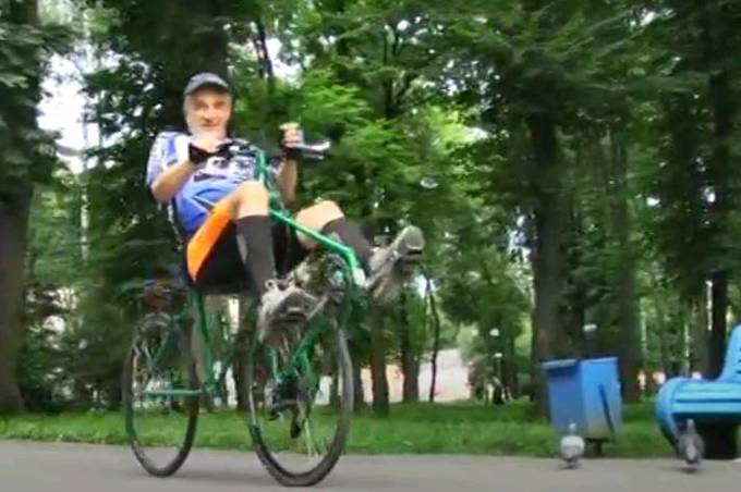 Вінничани зібрав велосипед, на якому можна пересуватися  напівлежачи