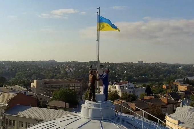 Голова Вінницької ОДА Сергій Борзов закликає вінничан підняти прапор