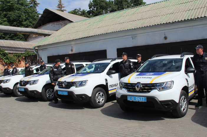 Вінницькі поліцейські отримали 9 нових автівок