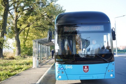 Через потрапляння маніпулятора на контактну лінію на Київській стали тролейбуси