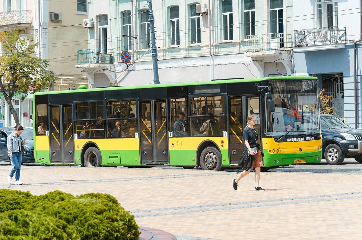 Через стрімке зростання цін на пальне відкоригували тарифи на проїзд у вінницьких автобусах 