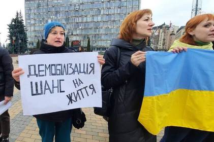 Повернути додому. Вінничани вийшли на всеукраїнський пікет в підтримку демобілізації