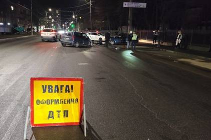 Автомобільна аварія на вулиці Магістрацька у Вінниці: є постраждалі 