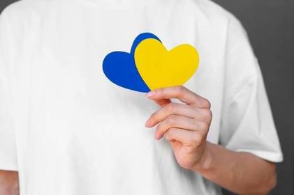 День вдячності волонтерам в Україні: красиві привітання та щирі слова у віршах та прозі