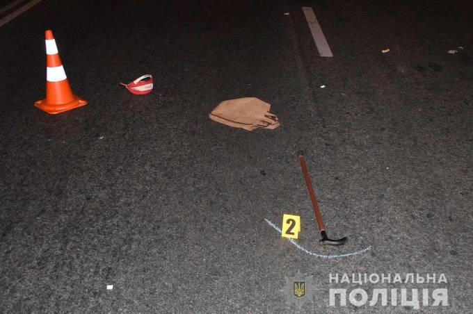На вул. Київській під колесами авто загинув чоловік. Особу загиблого встановлює поліція