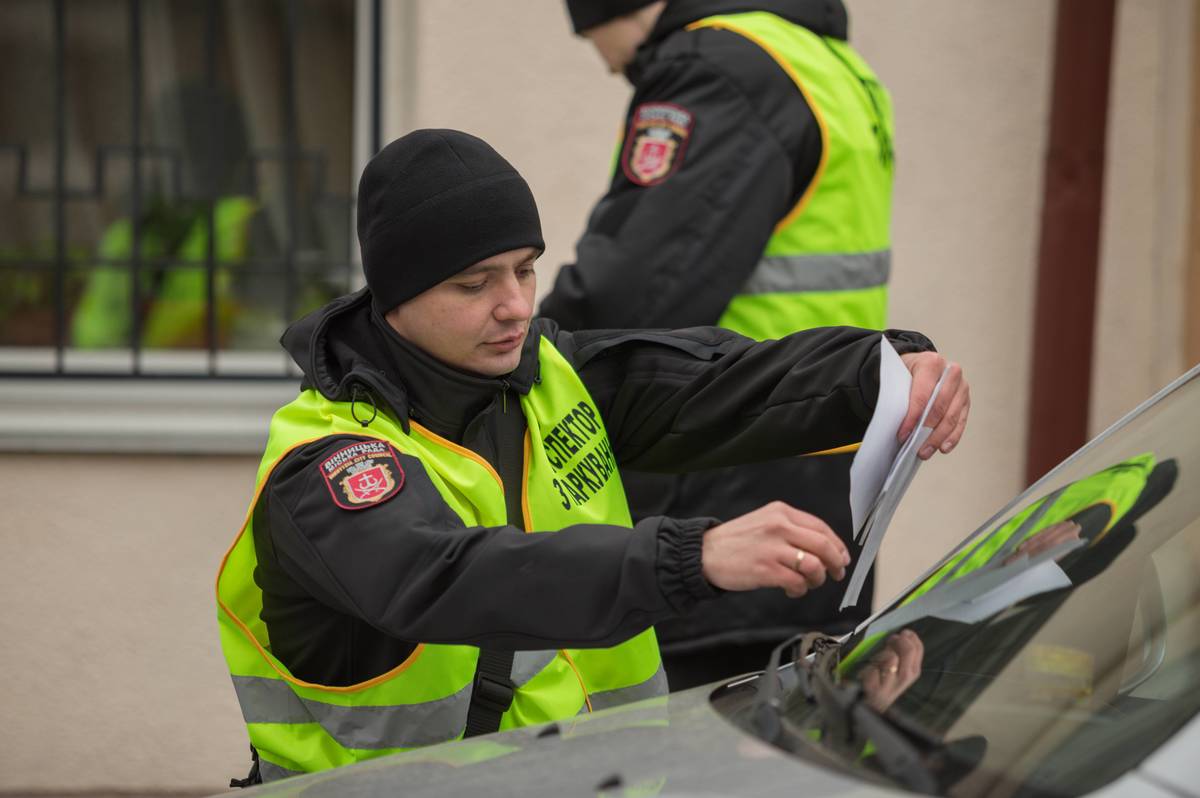 У Вінниці розпочали працювати інспектори з паркування
