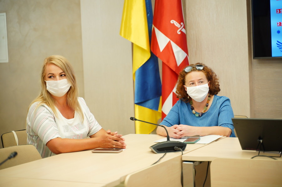 121 день представники ініціативи «СтопВірус» передавали допомогу до медичних закладів міста та області