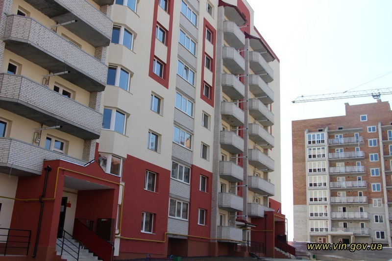 Дев’ять вінницьких родин отримали власні квартири за програмою «Доступне житло»