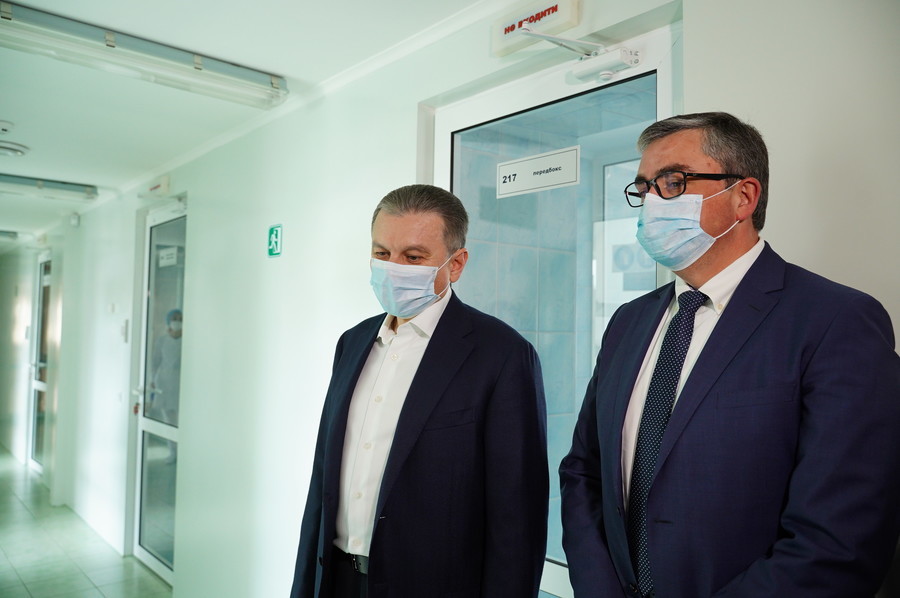 Представники спецфонду «СтопВірус» передали ПЛР-аналізатор до Вінницького обласного лабораторного центру МОЗ